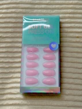 Btartbox Soft Gel Press-On Nails in Light Pink